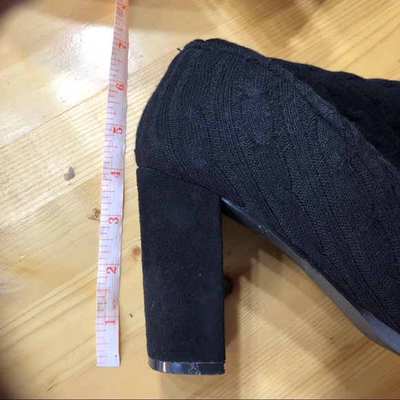 Cute sock booties have a sporty look - Picture 3 of 5